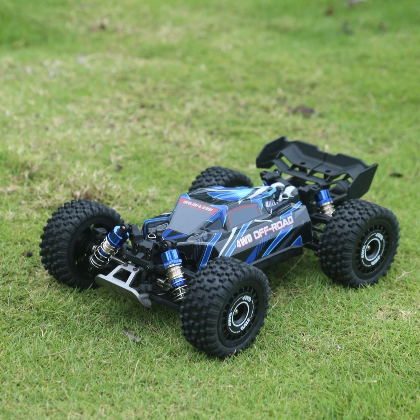 "High-Speed Four-Wheel Drive Brushless RC Bigfoot Model - 70km/h Off-Road Drift Racing Car, 2.4GHz 4WD Remote Control Truck, Ultimate Outdoor Adventure Toy for Speed Enthusiasts and Off-Road Thrills"