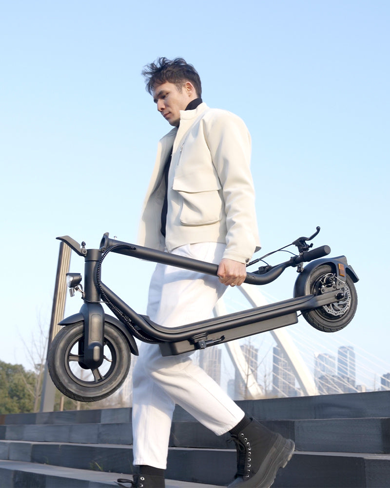 "Rictor Electric Scooter M16 – Durable Metal and Plastic Construction, Ordinary Model with Battery Included, Compact Package Size 400x300x100mm – Ideal for Efficient and Reliable Personal Transportation"