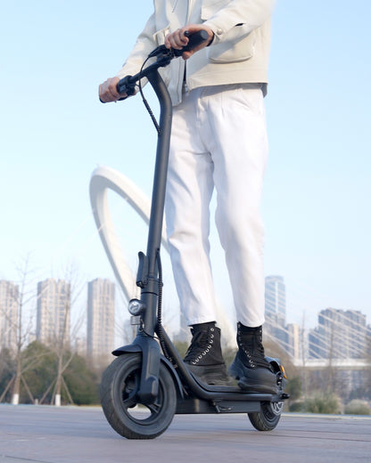 "Rictor Electric Scooter M16 – Durable Metal and Plastic Construction, Ordinary Model with Battery Included, Compact Package Size 400x300x100mm – Ideal for Efficient and Reliable Personal Transportation"