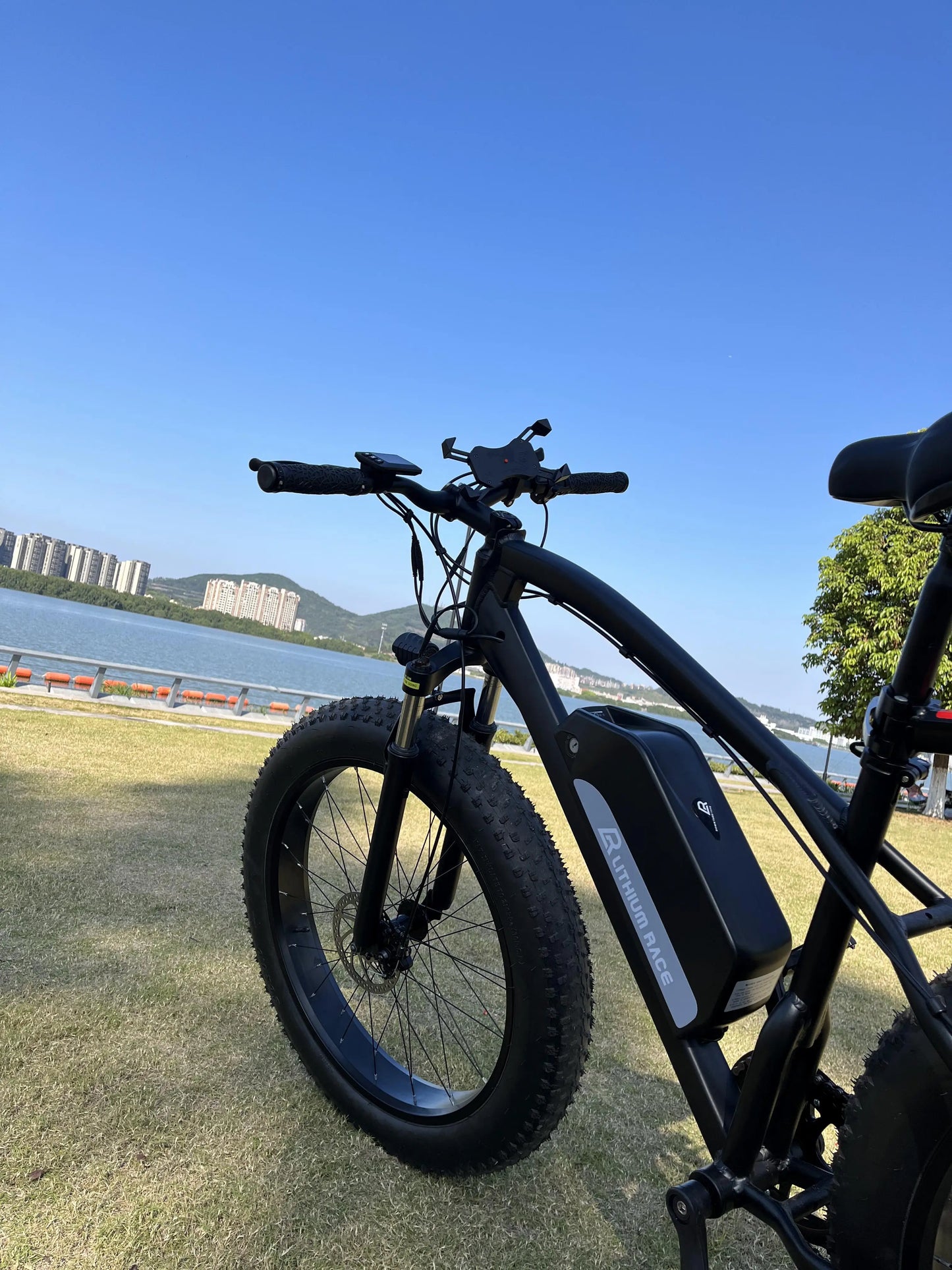 "Mountain Urban E-bike 750W Electric Bike for Adults - 48V 17.8AH Power, 26 Inch Fat Tires, Road and Commuter Ready, High-Performance E-Bike for Off-Road Adventures and Daily Travel"